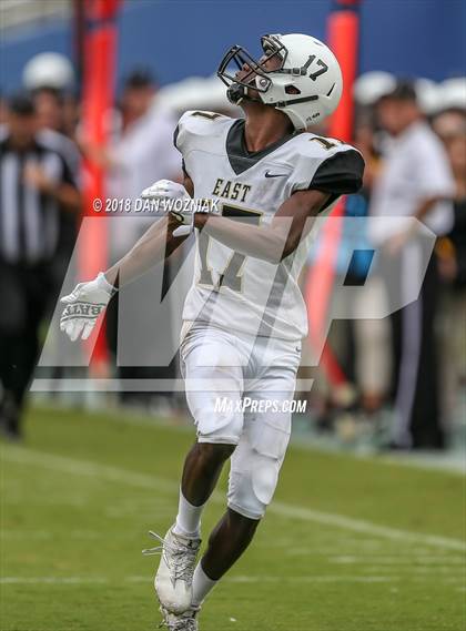 Thumbnail 3 in Plano East vs. Lake Highlands (Cotton Bowl Prep Showcase) photogallery.
