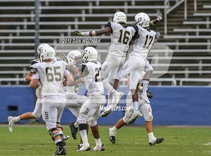 Thumbnail 2 in Plano East vs. Lake Highlands (Cotton Bowl Prep Showcase) photogallery.
