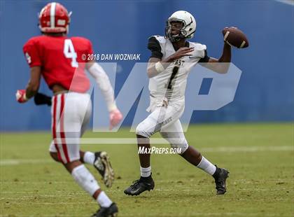 Thumbnail 2 in Plano East vs. Lake Highlands (Cotton Bowl Prep Showcase) photogallery.