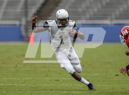 Thumbnail 3 in Plano East vs. Lake Highlands (Cotton Bowl Prep Showcase) photogallery.