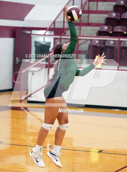 Thumbnail 1 in Magnolia vs. Pflugerville Connally (UIL 5A Area Playoff) photogallery.