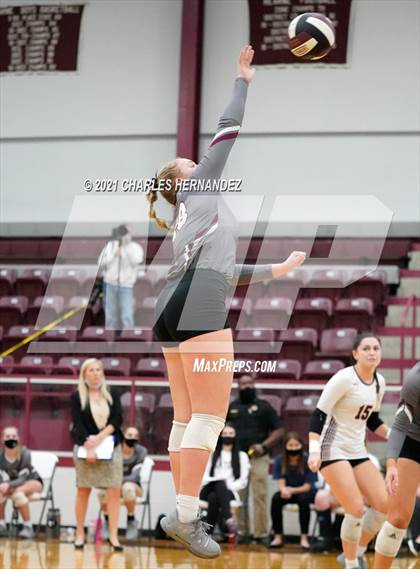Thumbnail 2 in Magnolia vs. Pflugerville Connally (UIL 5A Area Playoff) photogallery.