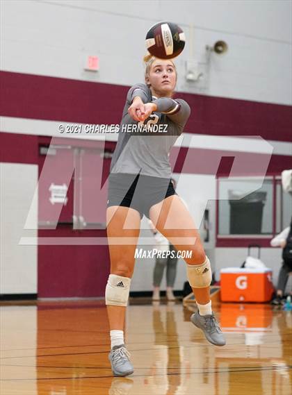 Thumbnail 1 in Magnolia vs. Pflugerville Connally (UIL 5A Area Playoff) photogallery.