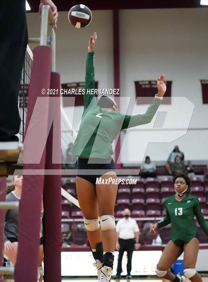 Thumbnail 1 in Magnolia vs. Pflugerville Connally (UIL 5A Area Playoff) photogallery.
