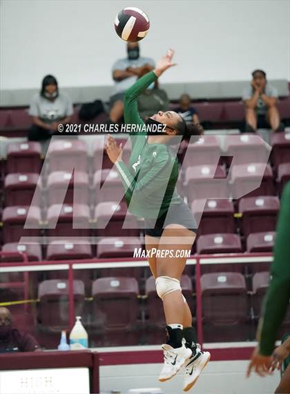 Thumbnail 1 in Magnolia vs. Pflugerville Connally (UIL 5A Area Playoff) photogallery.