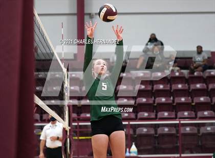 Thumbnail 2 in Magnolia vs. Pflugerville Connally (UIL 5A Area Playoff) photogallery.