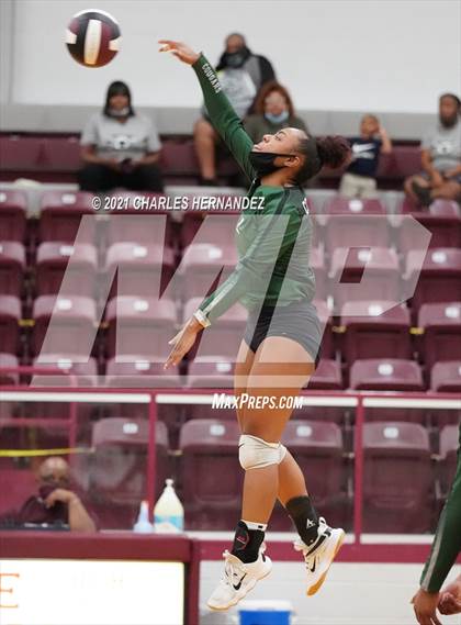 Thumbnail 1 in Magnolia vs. Pflugerville Connally (UIL 5A Area Playoff) photogallery.