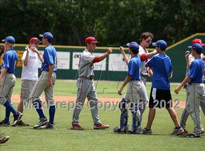 Thumbnail 3 in Anderson vs. Tomball (UIL 5A Area Playoff) photogallery.