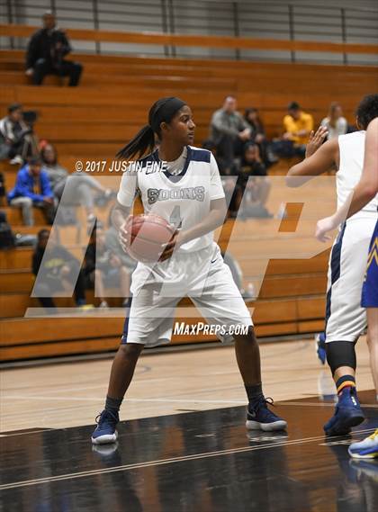 Thumbnail 1 in El Toro vs. Mayfair (SoCal Holiday Prep Classic) photogallery.