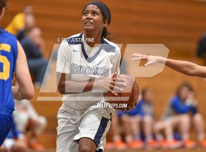 Thumbnail 3 in El Toro vs. Mayfair (SoCal Holiday Prep Classic) photogallery.