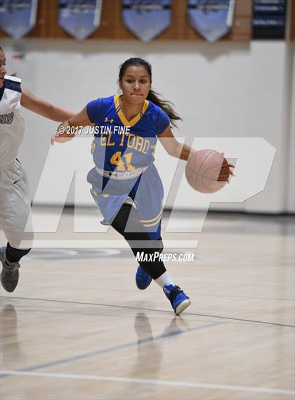 Thumbnail 3 in El Toro vs. Mayfair (SoCal Holiday Prep Classic) photogallery.