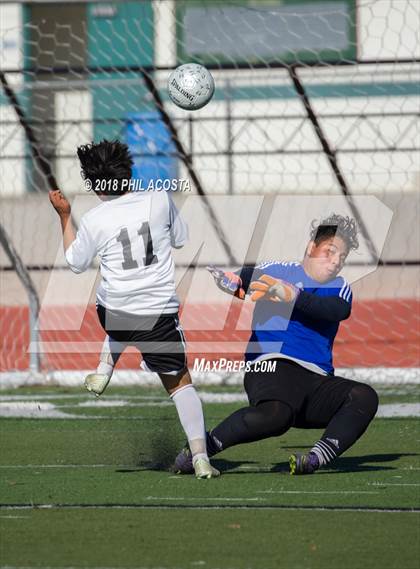 Thumbnail 2 in St. Paul vs Gladstone photogallery.