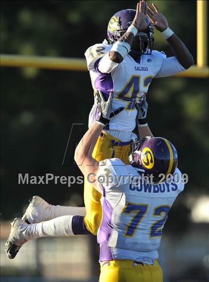 Thumbnail 1 in Salinas vs. San Benito (CIF CCS D1 Playoffs) photogallery.