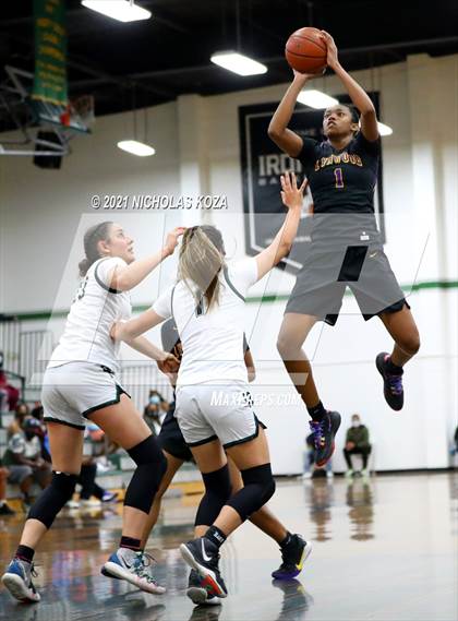 Thumbnail 3 in Lynwood vs. Orangewood Academy photogallery.