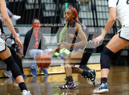 Thumbnail 2 in Lynwood vs. Orangewood Academy photogallery.