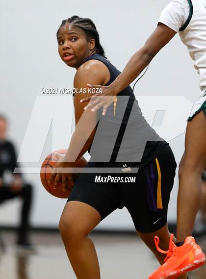 Thumbnail 2 in Lynwood vs. Orangewood Academy photogallery.