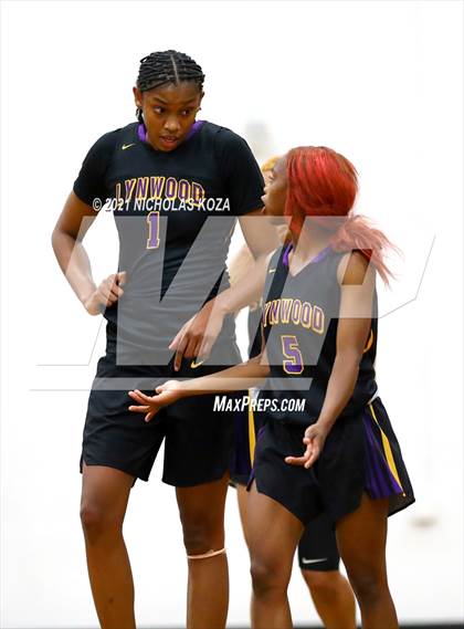 Thumbnail 3 in Lynwood vs. Orangewood Academy photogallery.