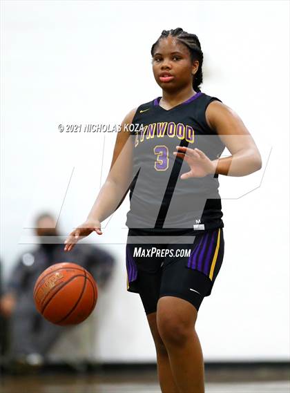 Thumbnail 2 in Lynwood vs. Orangewood Academy photogallery.