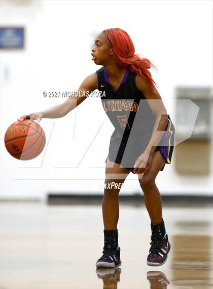 Thumbnail 2 in Lynwood vs. Orangewood Academy photogallery.