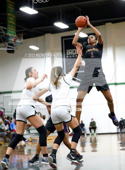 Thumbnail 1 in Lynwood vs. Orangewood Academy photogallery.