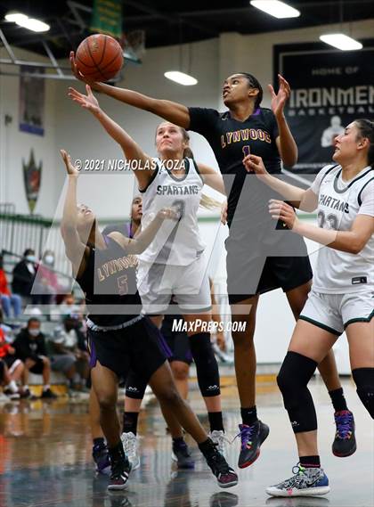 Thumbnail 2 in Lynwood vs. Orangewood Academy photogallery.