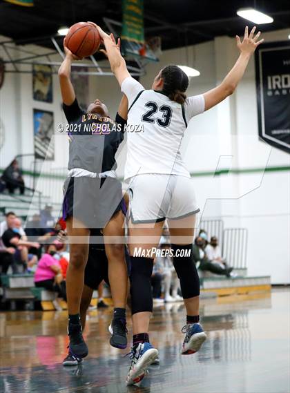 Thumbnail 2 in Lynwood vs. Orangewood Academy photogallery.