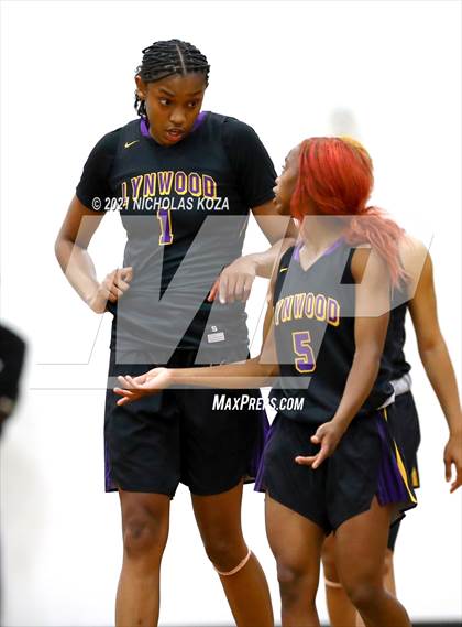 Thumbnail 1 in Lynwood vs. Orangewood Academy photogallery.
