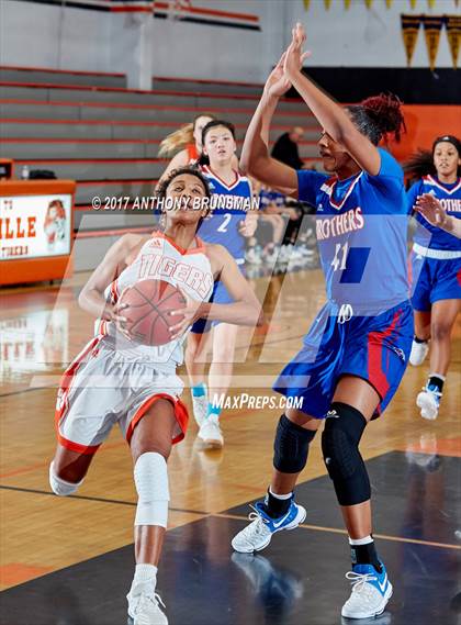 Thumbnail 1 in Christian Brothers vs Roseville (Roseville Elite Showcase) photogallery.