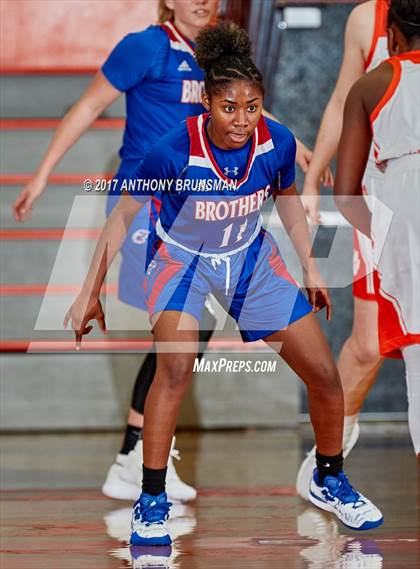 Thumbnail 2 in Christian Brothers vs Roseville (Roseville Elite Showcase) photogallery.