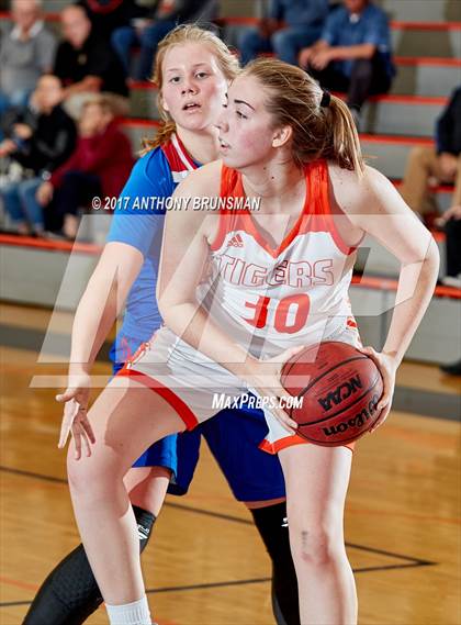 Thumbnail 2 in Christian Brothers vs Roseville (Roseville Elite Showcase) photogallery.
