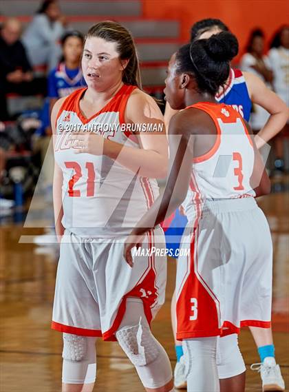 Thumbnail 3 in Christian Brothers vs Roseville (Roseville Elite Showcase) photogallery.