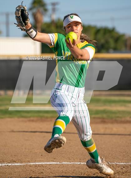 Thumbnail 1 in Christian @ Holtville photogallery.