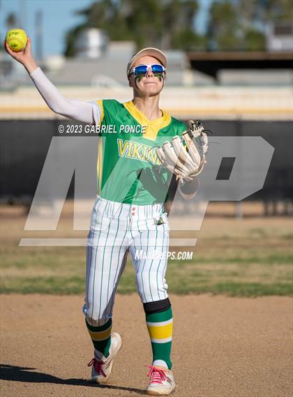 Thumbnail 3 in Christian @ Holtville photogallery.