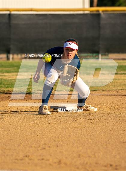 Thumbnail 3 in Christian @ Holtville photogallery.