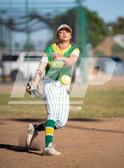 Thumbnail 2 in Christian @ Holtville photogallery.