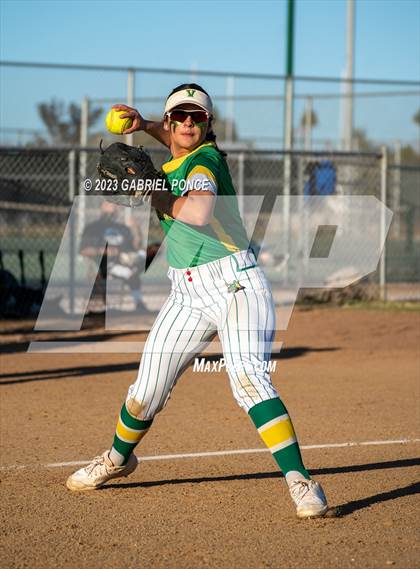 Thumbnail 2 in Christian @ Holtville photogallery.