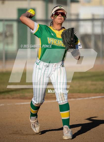 Thumbnail 3 in Christian @ Holtville photogallery.