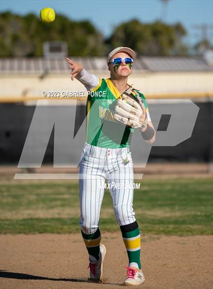 Thumbnail 1 in Christian @ Holtville photogallery.