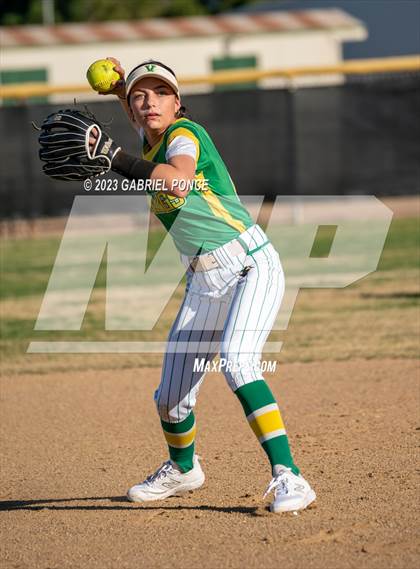 Thumbnail 2 in Christian @ Holtville photogallery.