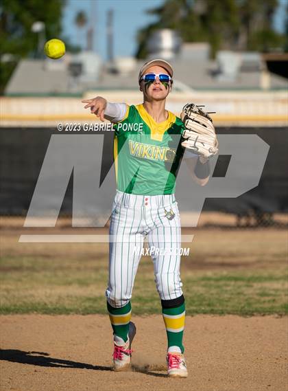 Thumbnail 3 in Christian @ Holtville photogallery.