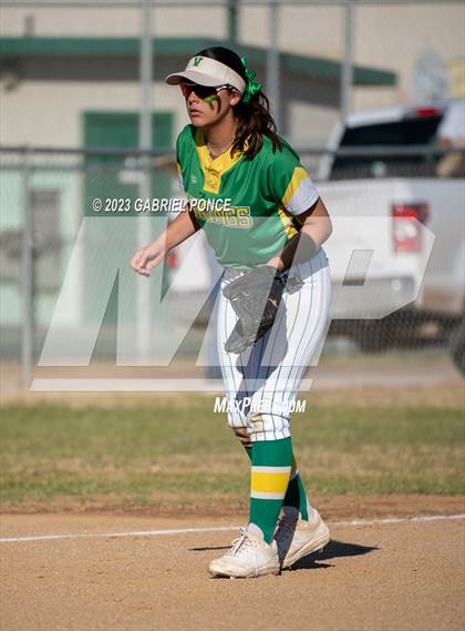 Thumbnail 2 in Christian @ Holtville photogallery.