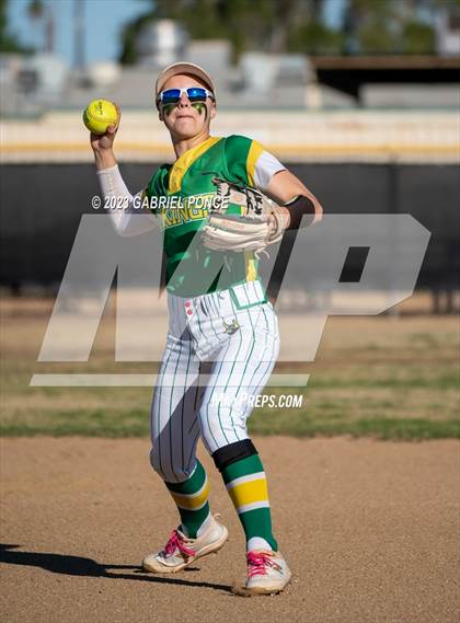 Thumbnail 2 in Christian @ Holtville photogallery.