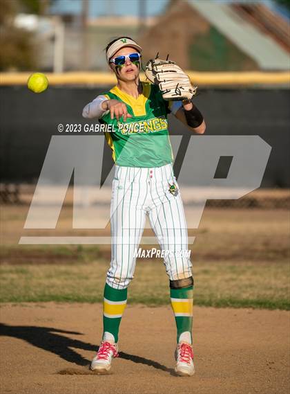 Thumbnail 2 in Christian @ Holtville photogallery.