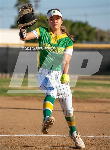 Thumbnail 3 in Christian @ Holtville photogallery.