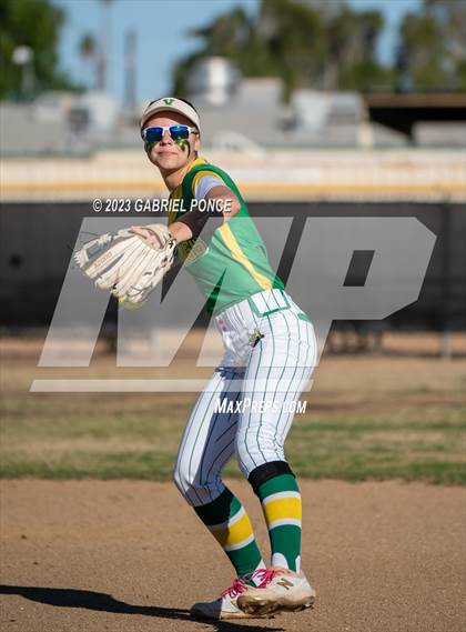 Thumbnail 3 in Christian @ Holtville photogallery.