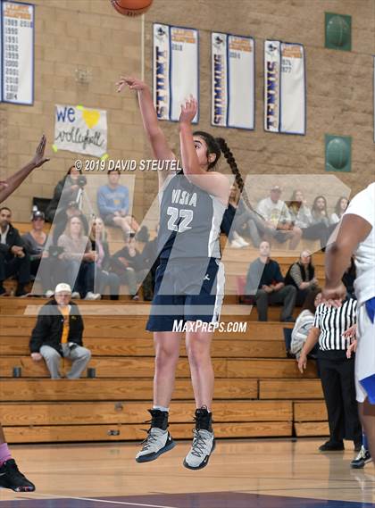 Thumbnail 2 in Vista del Lago vs. Grant (Lincoln Invitational) photogallery.