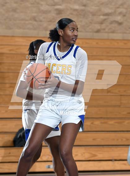 Thumbnail 2 in Vista del Lago vs. Grant (Lincoln Invitational) photogallery.