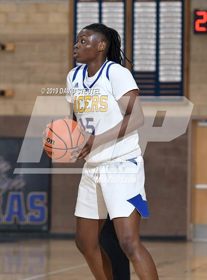 Thumbnail 2 in Vista del Lago vs. Grant (Lincoln Invitational) photogallery.