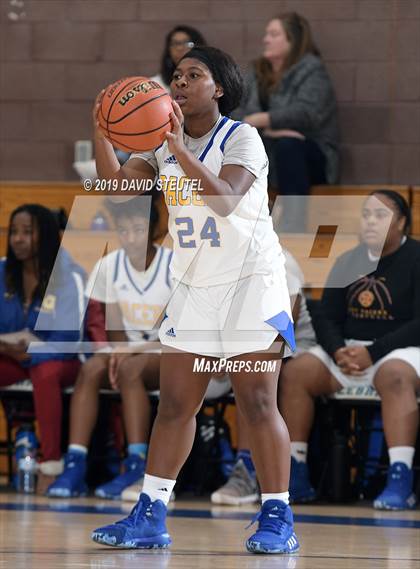 Thumbnail 1 in Vista del Lago vs. Grant (Lincoln Invitational) photogallery.