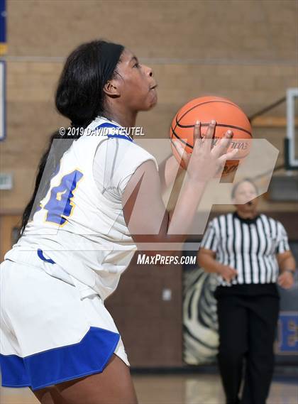 Thumbnail 3 in Vista del Lago vs. Grant (Lincoln Invitational) photogallery.